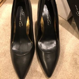 New Kenneth Cole black wedge like Pumps
